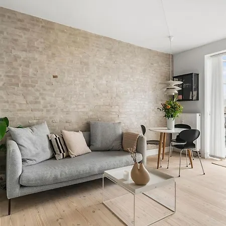 Charming - Balcony Sunset & Location Apartman