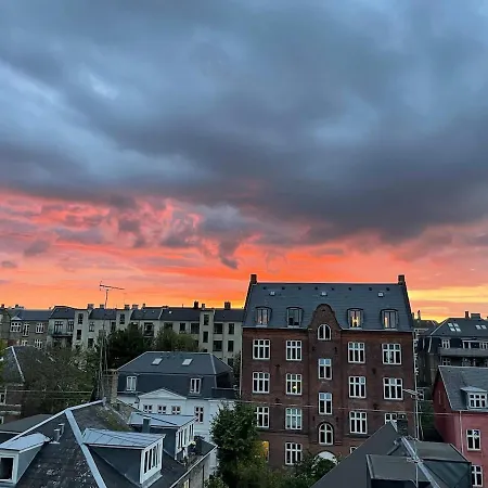 Charming - Balcony Sunset & Location Apartman